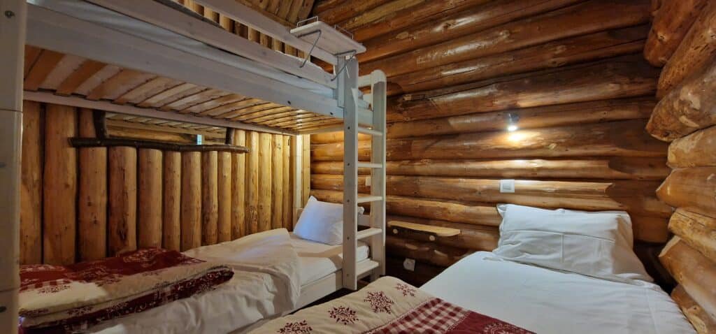 Chalet en rondin Vosges Fuste insolite cabane Chambre 3 couchages